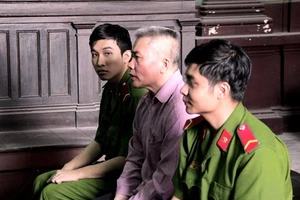 Việt kiều Mỹ 'trả nợ' cờ bạc bằng cả cuộc đời