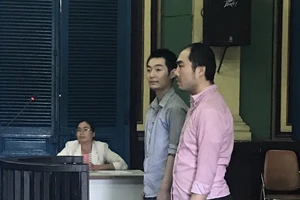 'Cướp đây, đưa tay lên', 'ô kê, súng giả mà bày đặt...'