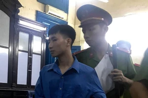 Đi đòi tiền lương bị em trai giám đốc đâm chết