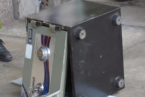 Núp trong siêu thị điện máy phá két trộm tiền tỉ