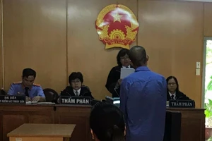 Bị chém gần chết vì... chửi quá dai