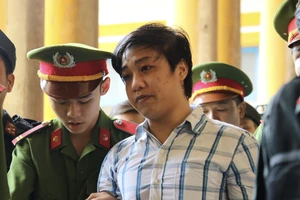 Kẻ sát hại vợ con trưởng Ban Dân vận xin được sống