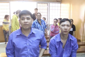 Dàn cảnh đụng xe để móc túi hàng trăm triệu 