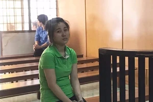 Nữ 9X bị bắt quả tang trộm Iphone của du khách 