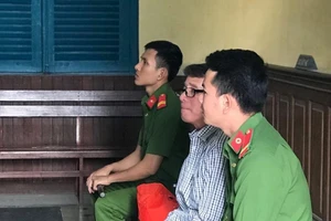 Nguyên giám đốc “nổ” quen Bộ Công an lừa chạy án