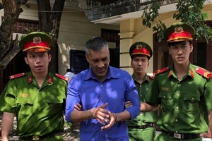 Người nước ngoài đục trụ ATM trộm 6 tỉ đồng