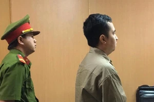 Giám đốc bán thẻ cào lừa 40 tỉ đồng