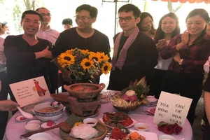 Nam thẩm phán, thư ký tòa trổ tài nấu ăn mừng ngày 8-3