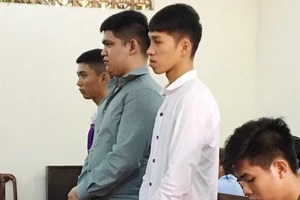 Thiếu nữ bị nhóm thanh niên cùng ấp xâm hại tập thể