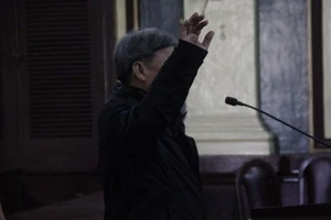 Kẻ trốn truy nã lên tivi tiếp tục thoát tội giết người 