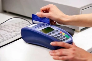 Vụ quẹt thẻ mất gần 700 triệu đồng: Giám đốc nhà hàng hầu tòa