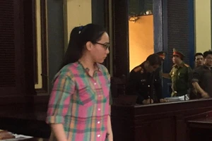 Hotgirl xin giám định tâm thần vì nhà có bệnh... truyền thống