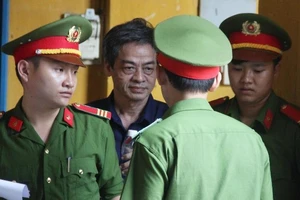 Khi cán bộ ngân hàng làm lơ cho khách lừa đảo