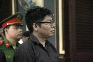 Cựu cán bộ công an buôn lậu siêu xe lãnh án