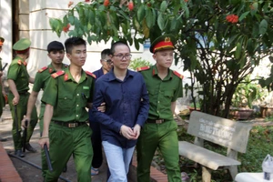 Cán bộ ngân hàng câu kết với doanh nghiệp lừa hàng chục tỉ