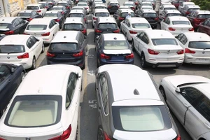 Đường dây buôn lậu siêu xe BMW khủng hầu toà