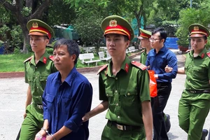 Cựu Tổng giám đốc top 100 doanh nhân được chiếu cố án phạt