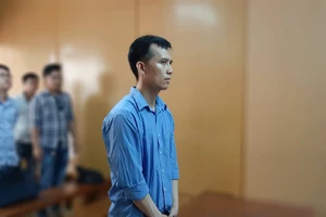 Lời xin lỗi cha vợ chớp nhoáng tại toà 