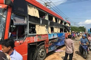 Hành khách bị tai nạn cưa mất 1 chân khởi kiện nhà xe 