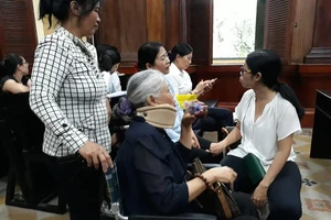 Toà sẽ xác minh việc bị cáo nhập viện để xin hoãn xử