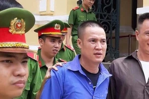 Ông trùm thủ sẵn 'hàng nóng' đối mặt với công an lãnh án tử