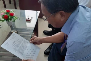 Vụ hải quan tiếp tay buôn lậu: Một cựu giám đốc được đình chỉ