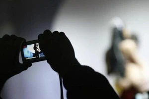 9X dùng clip nóng tống tiền bạn gái