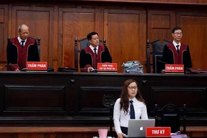 Singapore chờ kết quả phiên xử ly hôn vợ chồng Trung Nguyên