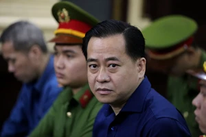 Người lừa Vũ 'nhôm' làm quốc tịch Mỹ nộp lại tiền