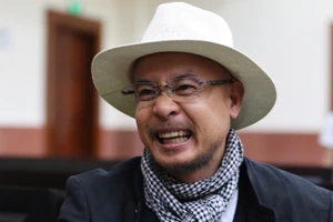 Bà Diệp Thảo đi cấp cứu, ông Vũ muốn nhanh kết thúc 