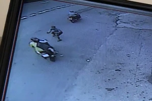 Truy tố băng nhóm chuyên dàn cảnh quẹt xe, cướp tài sản 