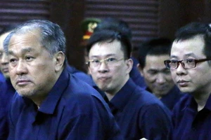 Triệu tập hàng loạt bị án đến phiên xử đại gia Hứa Thị Phấn