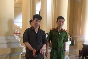 Người 4 vợ, 3 con luôn vin vào mẹ già, con thơ để xin giảm án