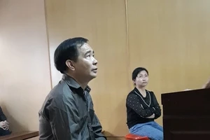 Chồng vào chùa trộm điện thoại Vertu kéo vợ vướng lao lý