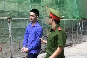 Kiểm tra hành chính, nam thanh niên tự khai hành vi phạm tội