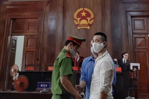 Trả hồ sơ vì mỗi lần ra tòa bị cáo khai thêm một người