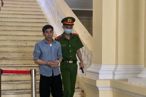 Giám đốc lừa đối tác ra tòa xin lỗi vợ con vì nông cạn