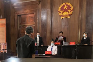 Từ năm 18 tuổi, bị cáo ngồi tù nhiều hơn ở ngoài