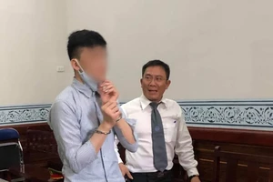 Phát hiện vụ 'yêu' bạn gái nhí từ tin nhắn trên mạng