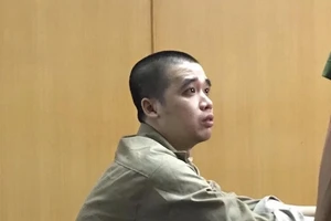 Bóp cổ vợ 'hờ' đến chết sau cuộc điện thoại lạ