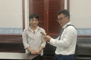 Bị chém lìa bàn tay vì chỉ bài cho phụ nữ tại chiếu bạc