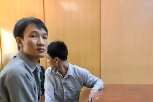 Bị bắt vì mua ma tuý, khám xe phát hiện thêm súng và đạn