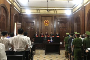 Luật sư đưa tài liệu mới, toà dời ngày tuyên án vụ DAB