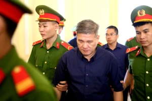 Bị cáo 'siêu lừa' khai không nhớ có gặp Trầm Bê hay không