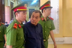 Ông Trầm Bê: 'Làm việc có ích vậy mà VKS đòi cách ly xã hội'