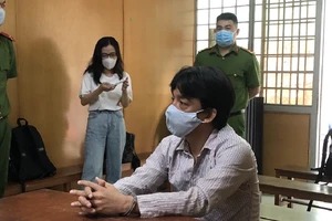 Người bán hủ tiếu chém lìa tay người bạn bán vé số 