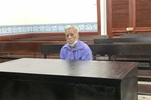 Ông xe ôm 'án chồng án' vì giúp sức lừa đảo hàng tỉ đồng