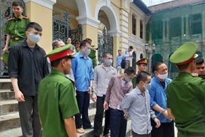 Phạt tù nhóm người Trung Quốc cạy két sắt xuyên Việt