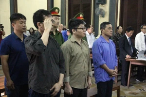 Cựu công an 'tiếp tay' buôn lậu được tha tù trước hạn