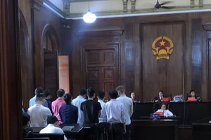 Nhiều người nước ngoài hầu tòa vì tổ chức đánh bạc trá hình 